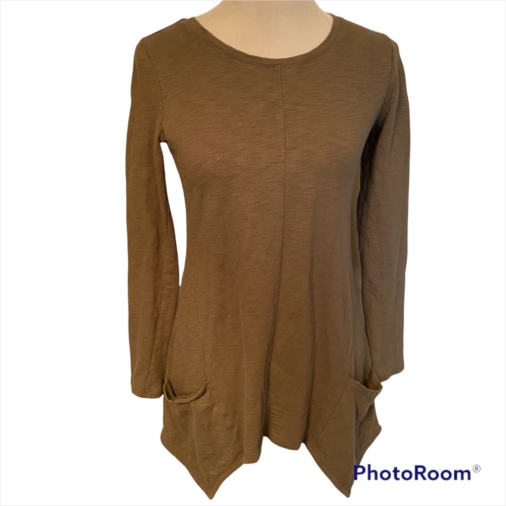 LOGO LORI GOLDSTEIN TUNIC TOP GREEN LONG SLEEVE HIGH LOW HEM POCKETS SIZE XS